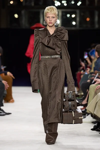 Look 24